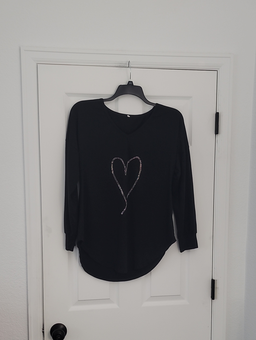 Source Unknown Black Long-Sleeve V-Neck Top with Rhinestone Heart